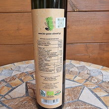 Laden Sie das Bild in den Galerie-Viewer, Bio Green Olive Oil Blend -hoher Polyphenolgehalt, ungefiltertes Olivenöl - 0,5l