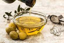 Laden Sie das Bild in den Galerie-Viewer, biologisches Olivenöl von Kreta extra virgine - 0,75l