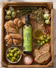 Laden Sie das Bild in den Galerie-Viewer, Bio Green Olive Oil - hoher Polyphenolgehalt, ungefiltertes Olivenöl - 0,5l